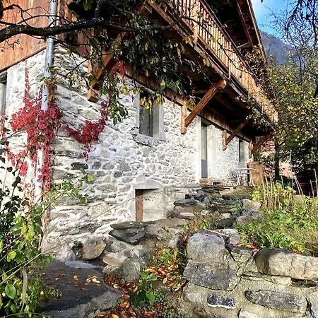 300-Year-Old Farmhouse Chalet Servoz Buitenkant foto